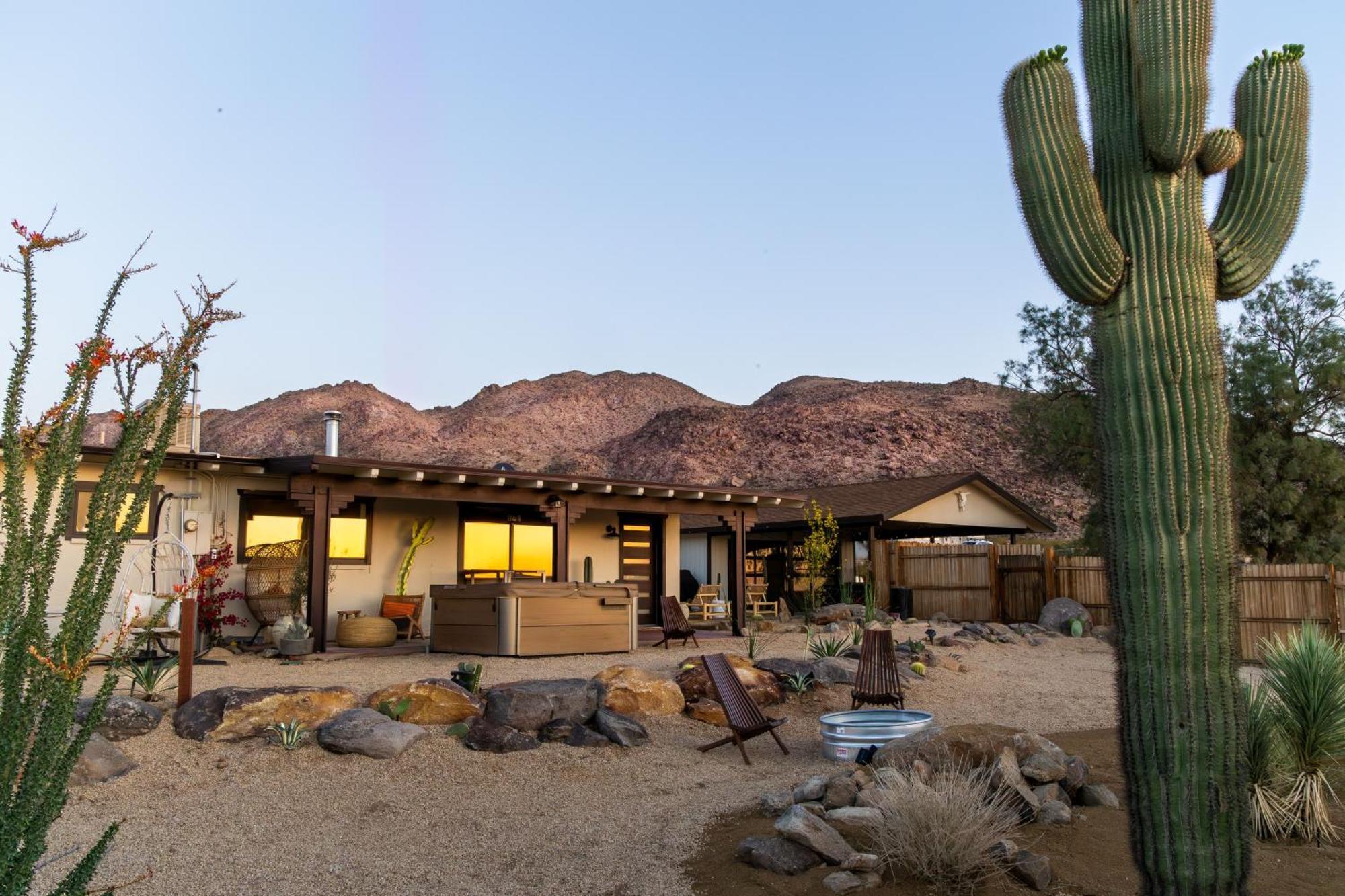 Casa Coyote - Wellness - Sauna Cold Plunge Tub Cowboy Pool Hot Tub Ferienhaus *